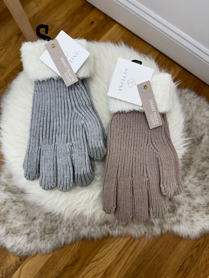 Knit gloves